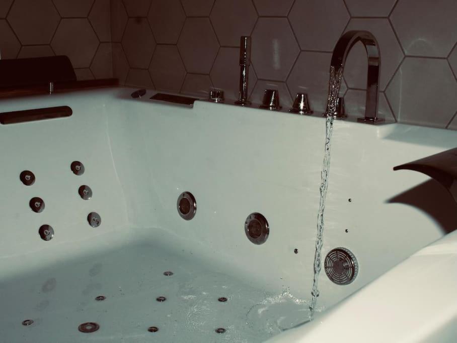 Superbe Appartement Avec Jacuzzi Et Jardin Prive Marlhes Eksteriør bilde