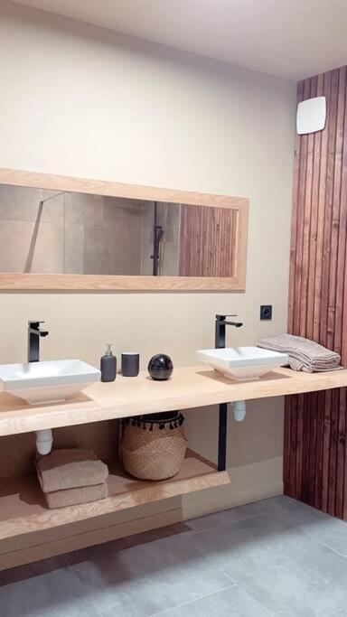 Superbe Appartement Avec Jacuzzi Et Jardin Prive Marlhes Eksteriør bilde
