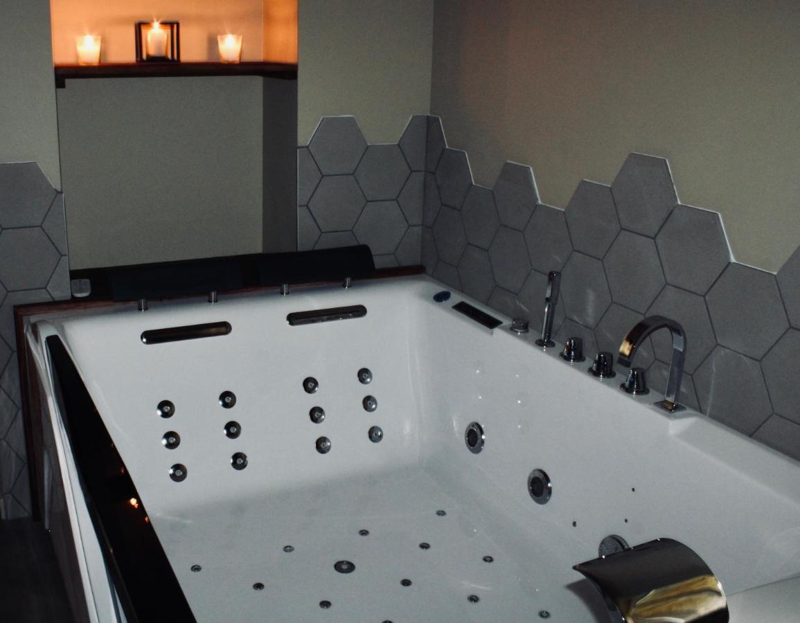 Superbe Appartement Avec Jacuzzi Et Jardin Prive Marlhes Eksteriør bilde